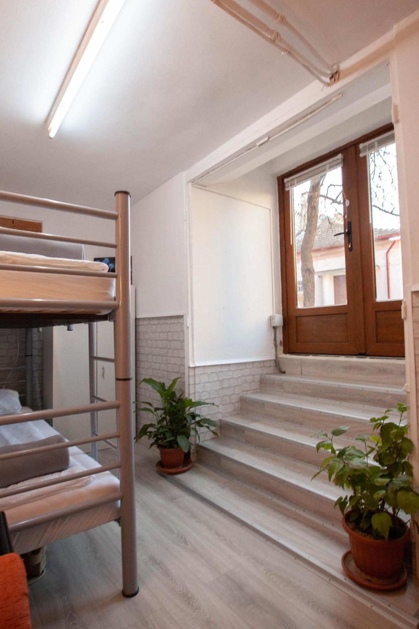 Oradea Central Hostel Exterior photo